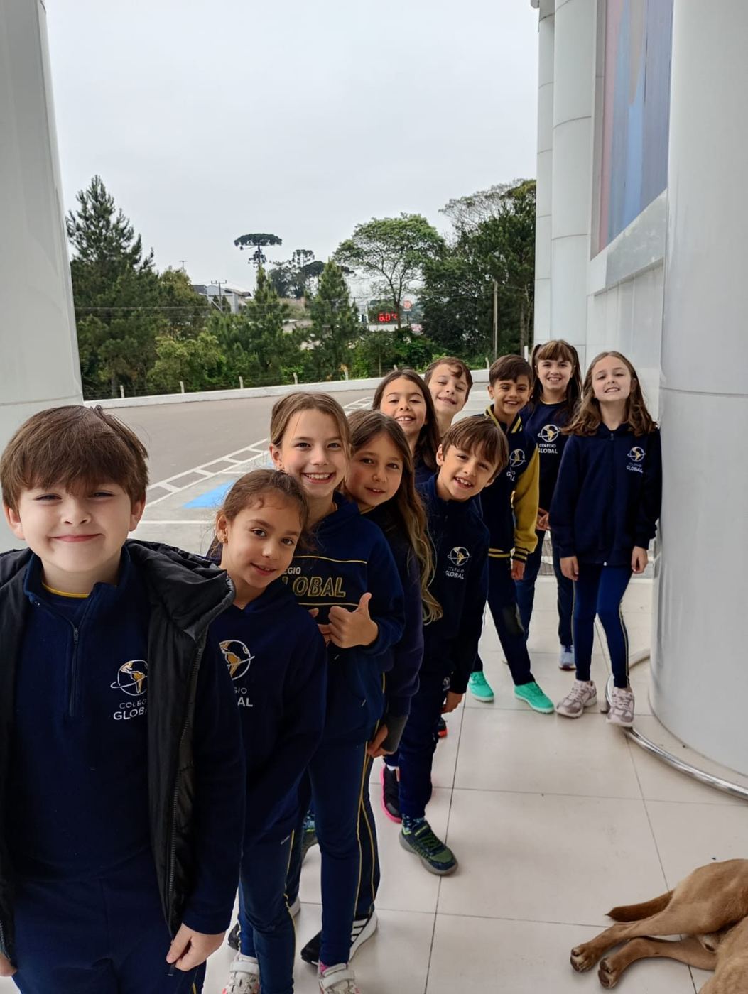 Alunos do Integral do Fundamental I do Colégio Global no passeio ao cinema