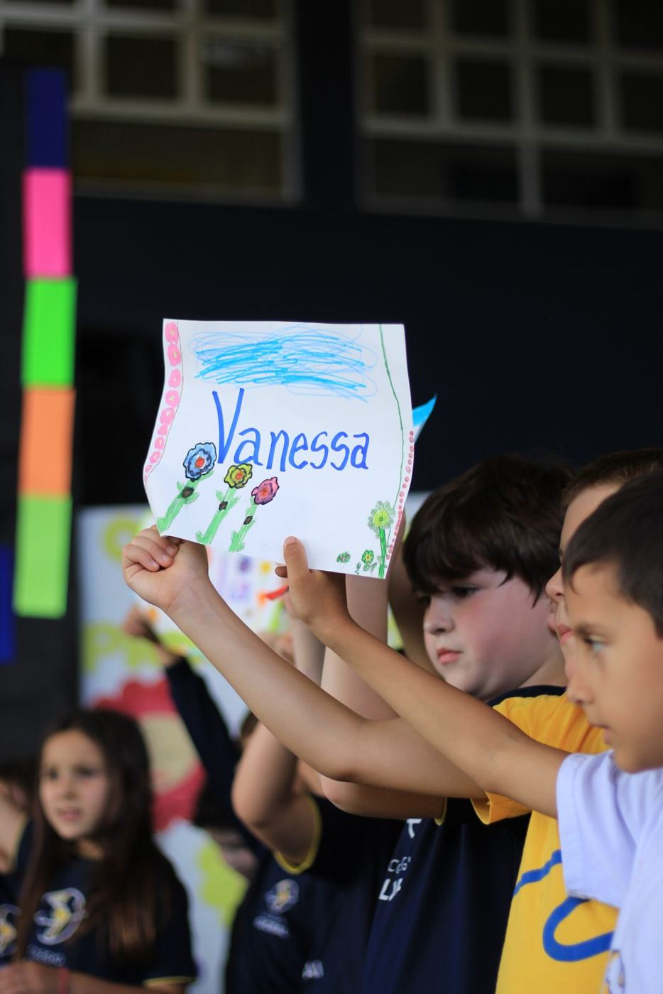 Homenagem dos alunos do 1º e 2º ano às professoras no Dia dos Professores no Colégio Global