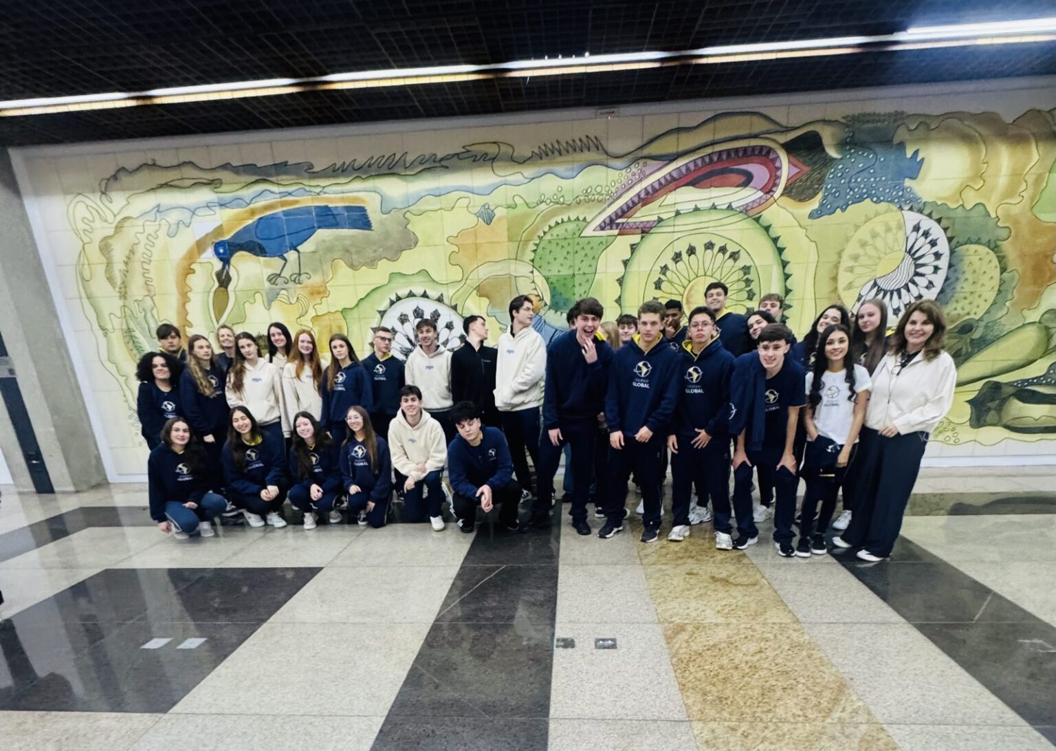 Alunos do Ensino Médio do Colégio Global em visita à PUCPR